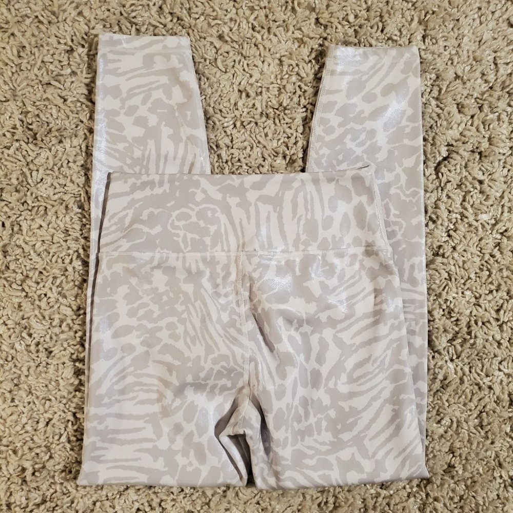 GOOD AMERICAN | Icy Snow Leopard Foil Crop Athletic Yoga Leggings (Size S / 2) - Picture 5 of 8